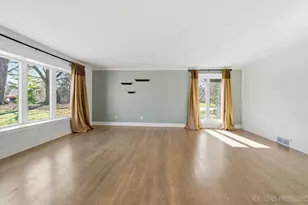 980 Persimmon Ct, Saint Charles, IL 60174 - Photo 5
