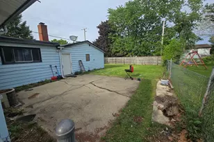 400 W Bellarmine Dr, Joliet, IL 60436 - Photo 13