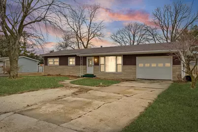 212 N 7th Street, Cissna Park, IL 60924 - Photo 1