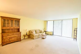 2000 St Regis Dr, Lombard, IL 60148 - Photo 3