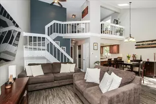 949 Manchester Ct, South Elgin, IL 60177 - Photo 5