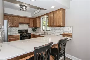 949 Manchester Ct, South Elgin, IL 60177 - Photo 9