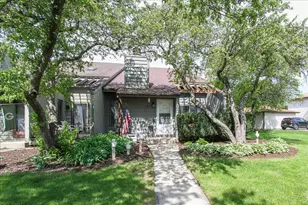 949 Manchester Ct, South Elgin, IL 60177 - Photo 1