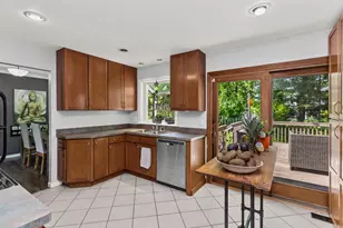 228 N Walnut Ln, Schaumburg, IL 60194 - Photo 5