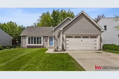 228 N Walnut Lane, Schaumburg, IL 60194 - Photo 1