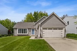 228 N Walnut Ln, Schaumburg, IL 60194 - Photo 1