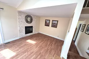 616 Claridge Cir, Hoffman Estates, IL 60169 - Photo 9