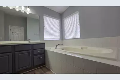 2560 W Sprce Drive, Round Lake, IL 60073 - Photo 27