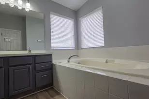2560 W Sprce Dr, Round Lake, IL 60073 - Photo 27
