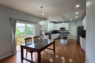 2560 W Sprce Dr, Round Lake, IL 60073 - Photo 13