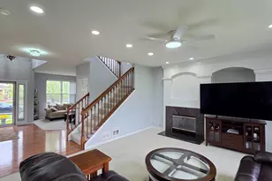 2560 W Sprce Dr, Round Lake, IL 60073 - Photo 5