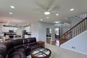 2560 W Sprce Dr, Round Lake, IL 60073 - Photo 15