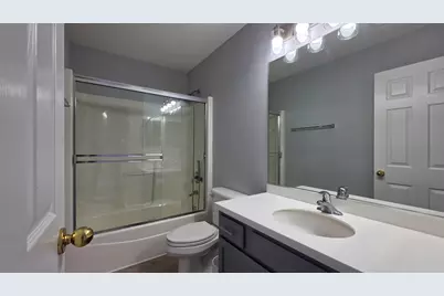 2560 W Sprce Drive, Round Lake, IL 60073 - Photo 31