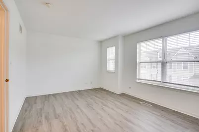 401 N Commerce Street #401, Aurora, IL 60504 - Photo 3