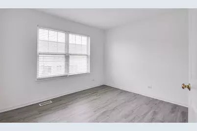 401 N Commerce Street #401, Aurora, IL 60504 - Photo 9