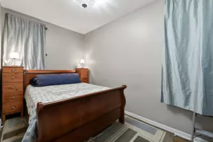1929 W Irving Park Rd, Chicago, IL 60613 - Photo 11