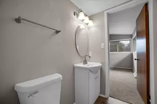 209 Sharon Ln, North Aurora, IL 60542 - Photo 17