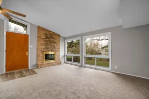 209 Sharon Ln, North Aurora, IL 60542 - Photo 7