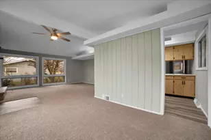 209 Sharon Ln, North Aurora, IL 60542 - Photo 9