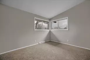 209 Sharon Ln, North Aurora, IL 60542 - Photo 21