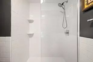 4250 N Marine Dr, Chicago, IL 60613 - Photo 19