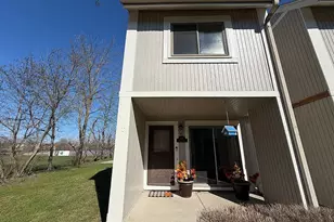 634 Robin Ct, Grayslake, IL 60030 - Photo 1