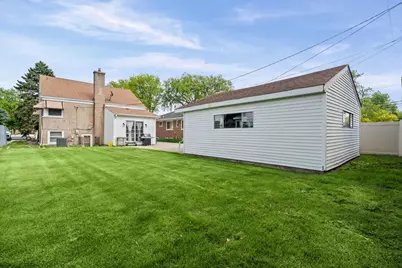 1852 Suffolk Avenue, Westchester, IL 60154 - Photo 23