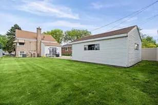 1852 Suffolk Ave, Westchester, IL 60154 - Photo 23
