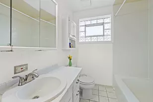 1852 Suffolk Ave, Westchester, IL 60154 - Photo 19