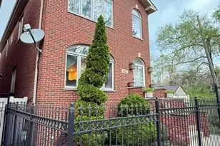 422 W 42nd Pl, Chicago, IL 60609 - Photo 3