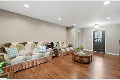 221 E Lakeside Drive, Vernon Hills, IL 60061 - Photo 5