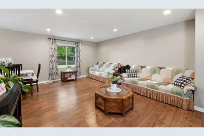 221 E Lakeside Drive, Vernon Hills, IL 60061 - Photo 3