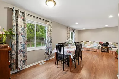 221 E Lakeside Drive, Vernon Hills, IL 60061 - Photo 7