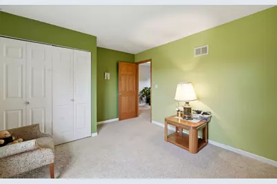221 E Lakeside Drive, Vernon Hills, IL 60061 - Photo 19