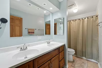 221 E Lakeside Drive, Vernon Hills, IL 60061 - Photo 17