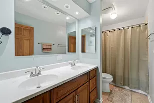221 E Lakeside Dr, Vernon Hills, IL 60061 - Photo 17