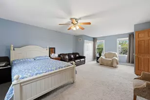 221 E Lakeside Dr, Vernon Hills, IL 60061 - Photo 15