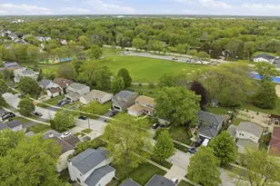 221 E Lakeside Dr, Vernon Hills, IL 60061 - Photo 29