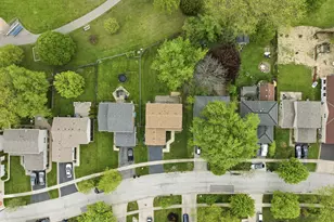 221 E Lakeside Dr, Vernon Hills, IL 60061 - Photo 33