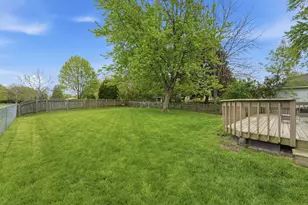 221 E Lakeside Dr, Vernon Hills, IL 60061 - Photo 25