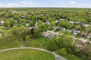 221 E Lakeside Dr, Vernon Hills, IL 60061 - Photo 31