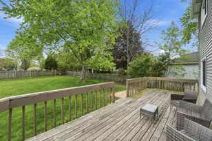 221 E Lakeside Dr, Vernon Hills, IL 60061 - Photo 23