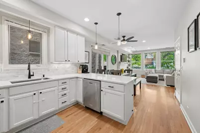 3336 N Damen Avenue #2, Chicago, IL 60618 - Photo 9