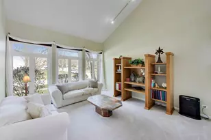 384 Du Pahze St, Naperville, IL 60565 - Photo 5