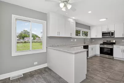 1125 Suffolk Avenue, Westchester, IL 60154 - Photo 3