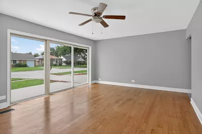 1125 Suffolk Avenue, Westchester, IL 60154 - Photo 9