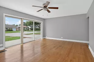 1125 Suffolk Ave, Westchester, IL 60154 - Photo 9