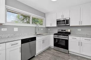 1125 Suffolk Ave, Westchester, IL 60154 - Photo 11