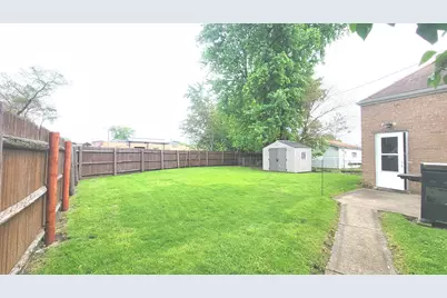 9301 S Spaulding Avenue, Evergreen Park, IL 60805 - Photo 15