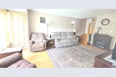 9301 S Spaulding Avenue, Evergreen Park, IL 60805 - Photo 3